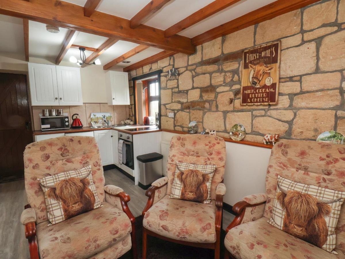 Cow Byre Cottage Γουίτμπι Εξωτερικό φωτογραφία